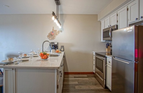 Snowshoe Condo | Rimfire 246: 1BR: Slope Side! Hot Tub! Tastefully Decorated