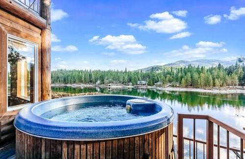 Post Falls House | Riverfront 4BR Lodge w/Dock, Sauna & Game Room