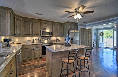 Deltaville Cottage | Riverfront Cottage: Fire Pit & Kayaks