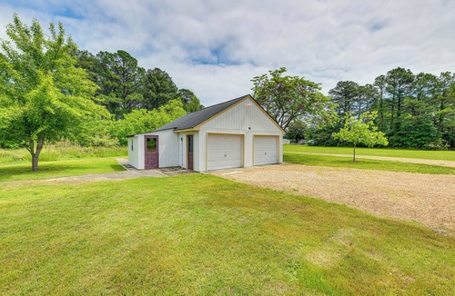 Weems House | Riverfront Virginia Home - Dock, Fire Pit & Kayaks