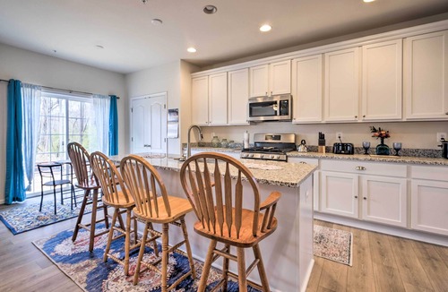 California House | Riverside House w/Kayaks, Piano & Fireplace