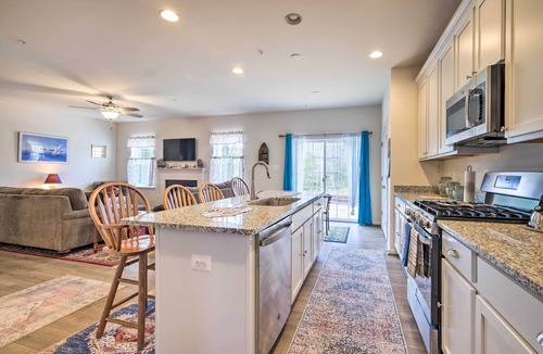 California House | Riverside House w/Kayaks, Piano & Fireplace