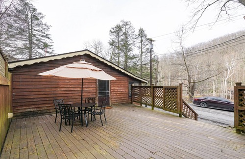 Elkins Cabin | Riverside Suite*HotTub*WiFi*Steps to the River