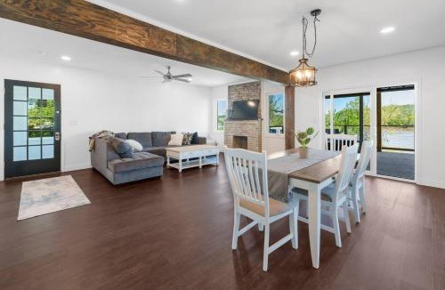 Russell Apartment | RiverSuite1 - A mesmerizing river and bridge view.
