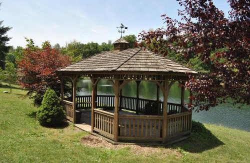 Lenhartsville Other | Robin Hill Camping Resort Two-Bedroom Cottage 6