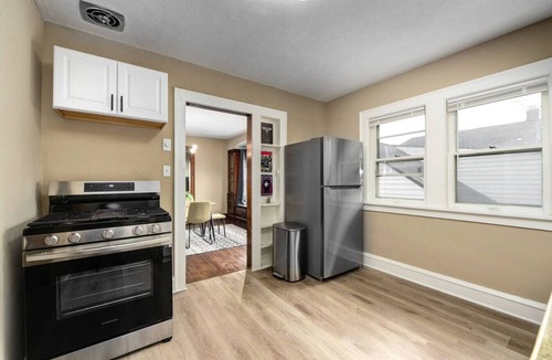Cleveland Apartment | RocknRoll Crib | 8 Min Cle Clinic | Near Downtown