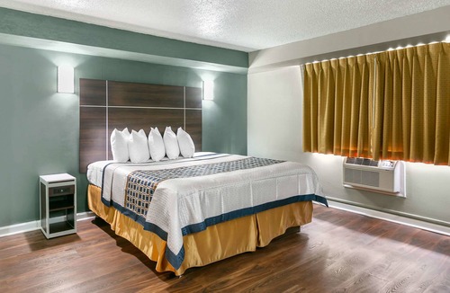 Bristol Hotel | Rodeway Inn Bristol near Sesame Place