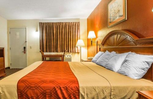 Holiday City Hotel | Rodeway Inn Montpelier