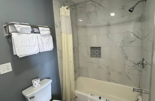 Moosic Hotel | Rodeway Inn Moosic - Scranton