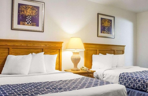 Security Acres Hotel | Rodeway Inn Old Town Scottsdale
