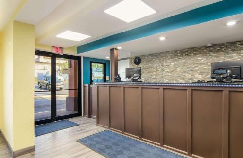 Monroeville Hotel | Rodeway Inn & Suites Monroeville-Pittsburgh
