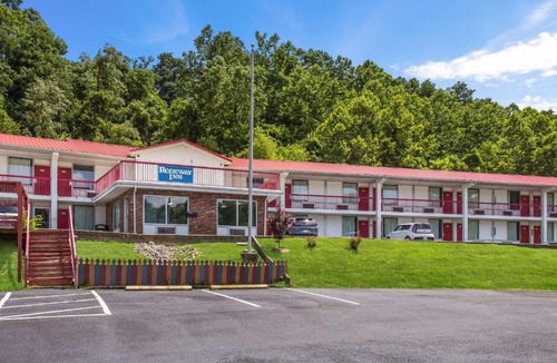 South Point Hotel | Rodeway Inn