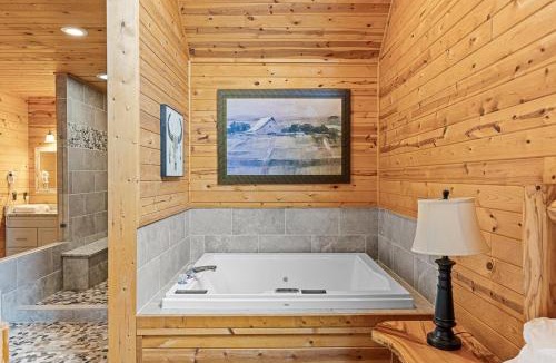 Cleveland House | Romantic Cabin w Rain Shower & Spa Tub