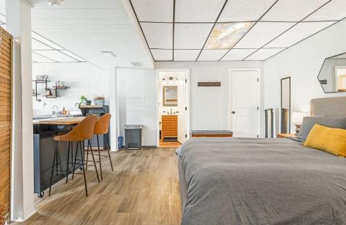 Leicester Apartment | Romantic Garden Studio - 1br - Indoor Fireplace