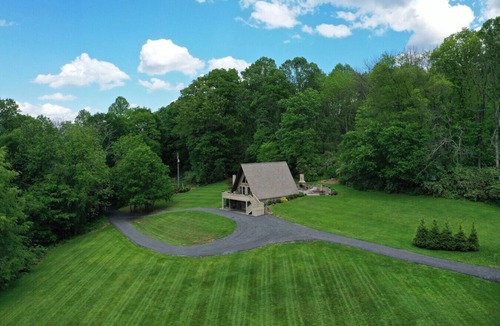 Robesonia Ski Chalet | Romantic Getaway in nearly 10 acres with Hot Tub