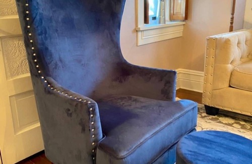 Rohrerstown Apartment | Romantic getaway with king bed & Jacuzzi bathtub