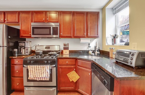 Upper Fells Point House | Romantic Hot Tub Getaway, Walking Distance to Fells Point