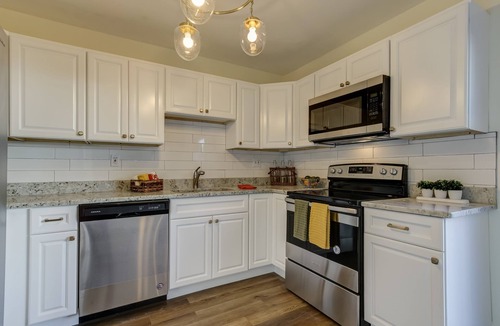 Crofton Condo | Romantic Two Bedroom Condo