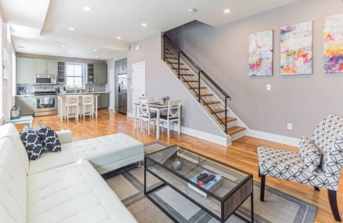 Southwest Center City House | Roof Deck Fire Pit Parking *Penn/CHOP *Sleeps 7