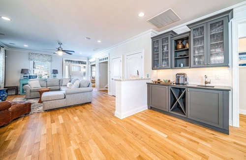 Gold Coast Condo | Rooftop Deck, Ocean Views & Elevator: Huge Home 6BR/4.5BA. Steps from beach!