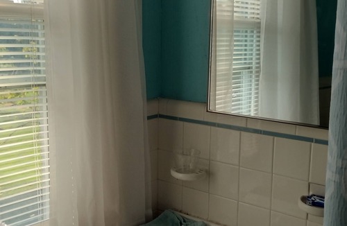 Oaks House | ROOM 2 PRIVATE BATH (FURNISHED)
