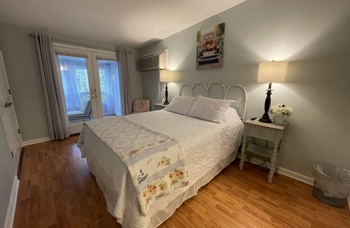 Frankford Bed & Breakfast | Room 2 - The Inn at Dirickson Creek