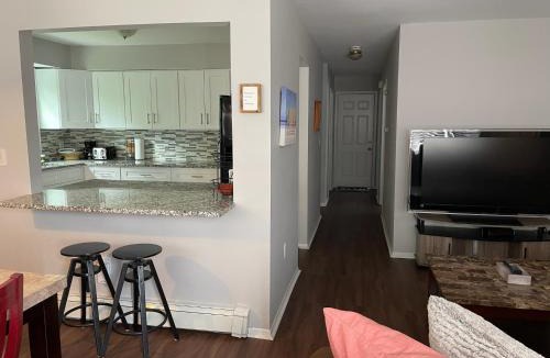 Long Branch House | Room near the beach and shopping 13