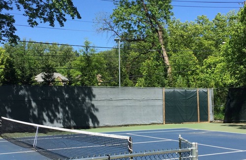 Bannockburn Apartment | Roomy 2 Bedroom Apt. w/en Suite BA, Private Entry & Parking, Tennis Court