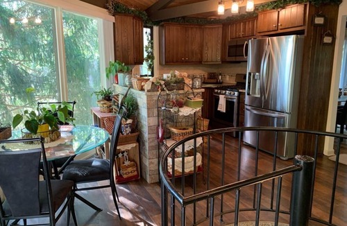 Bedford Cabin | Round Cabin - 5 min to Bedford - Deck - Hike- Golf - Across Omni Bedford Springs
