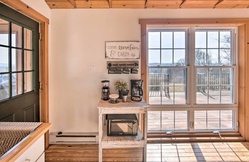 Mount Pleasant Mills Cabin | Rural Dutch Country Retreat - Private Hot Tub