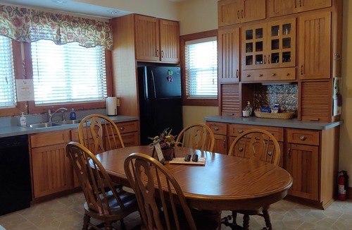 Port Clinton House | Rural Retreat yet close to the sites. Cedar point*Jet Express* African Safari