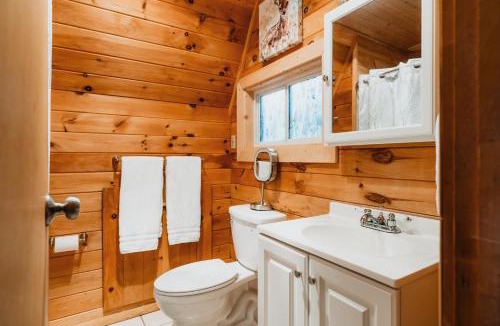 Roscoe Ski Chalet | Rustic Escape UTV, Tub, Trails & Fire Pit 25 acre