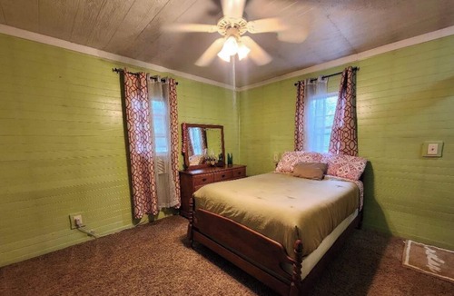 Pipestem Cabin | Rustic Family Cabin for nine right across the street from Pipestem State Park!