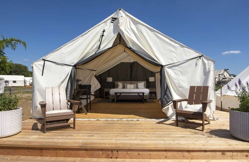 Manhattan Cabin | Rustic Glamping w/Michelin Restaurant & NYC Views
