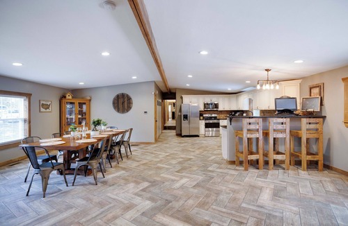 Jonas House | Rustic Retreat with Game Haven