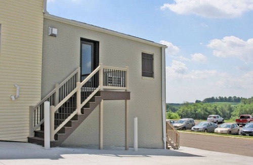 Berlin Apartment | Rustic Suite · Romantic Getaway on Main Street - Rustic Suite