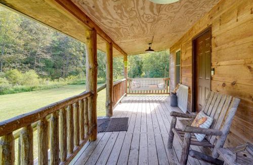 Palestine House | Rustic, Woodsy Cabin in Palestine with Pool Table!