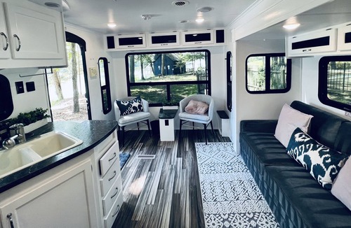 Queenstown House | RV Cinderella Suite, on over 2000 ft. of shoreline