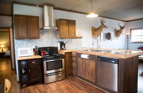 McConnelsville House | Sandstone Point Vacation Cabin - McConnelsville