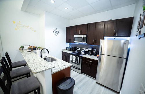 Downtown Baltimore Apartment | 💎 Sanitized*LUXURY* Relaxing*MODERN APT In the HEART OF DOWNTOWN