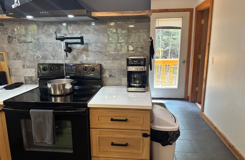 Cresco Ski Chalet | Sauna Hot Tub Sleep 16 King Beds Bunk room in 3 acre state Forest pocono spa