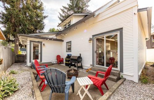 Fort Grounds House | Save With Weekly Stays 3 Bedroom House Across From North Idaho College