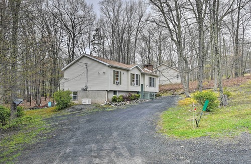 Bushkill House | Scenic Home w/Pool Access: 3 Mi to Bushkill Falls