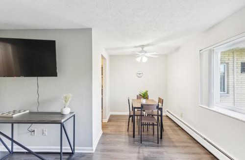 Parma Apartment | Scenic Towers 3020 I Cozy & Comfy I Free Parking