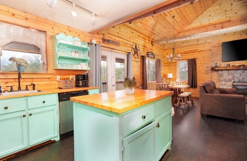 Creola Cabin | Scenic View Hocking Hills cedar cabin for up to 8 guests that is pet friendly on 30 private acres. Offers pond, Wi-fi and great deck space with first level hot tub.