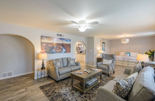 Village Grove House | Scottsdale 4BR – Heated Pool, Putting Green, 5 Min to Old Town