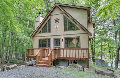 Hamlin House | Screened Porch and Grill Lake Ariel Vacation Rental