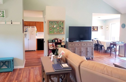 Deep Hole House | Sea Glass - 3BR Water Front w/floating dock. LINENS AND TOWELS PROVIDED