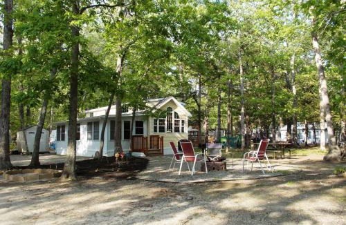 Cape May Court House Resort | Sea Pines Loft Park Model 5