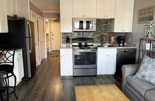 Hilton Head Island Condo | Seabatical-Beautiful ocean view! w/Bikes & Chairs